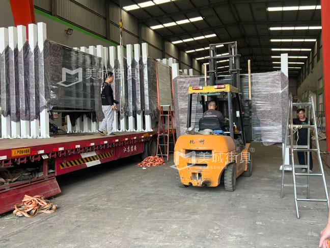 江蘇美城街具為新疆定制公交候車亭第四批發(fā)貨案例